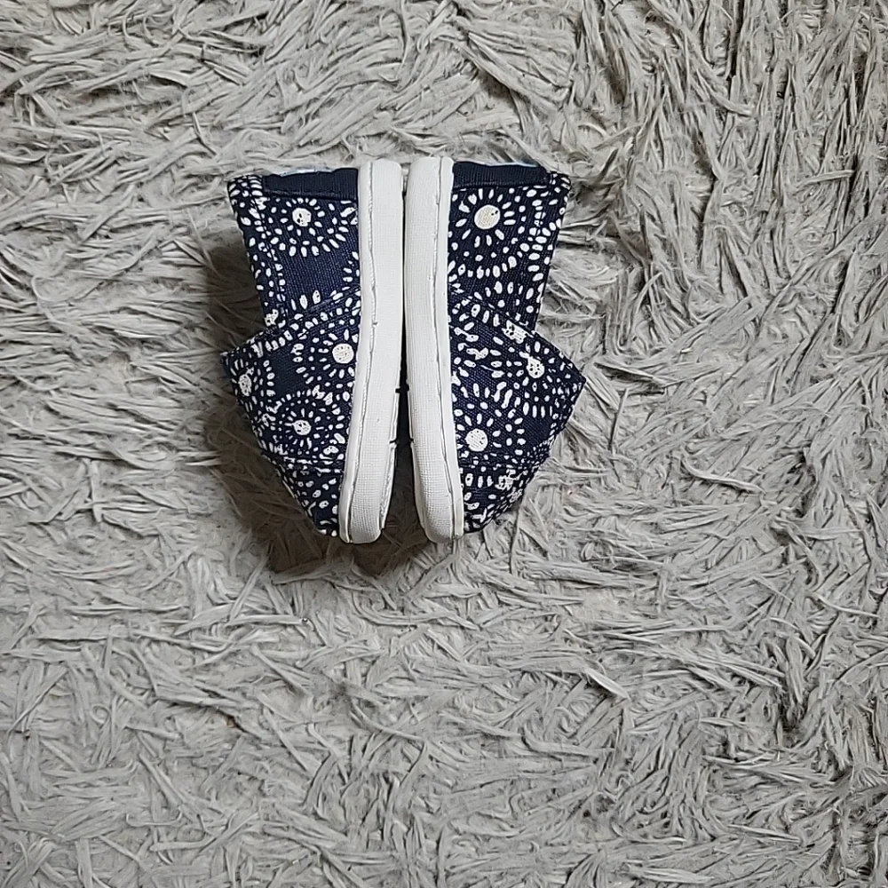 Kids Baby Toms Shoes Size 2 Or T2 Navy Blue & White Artsy Flower Print Spring ✨️